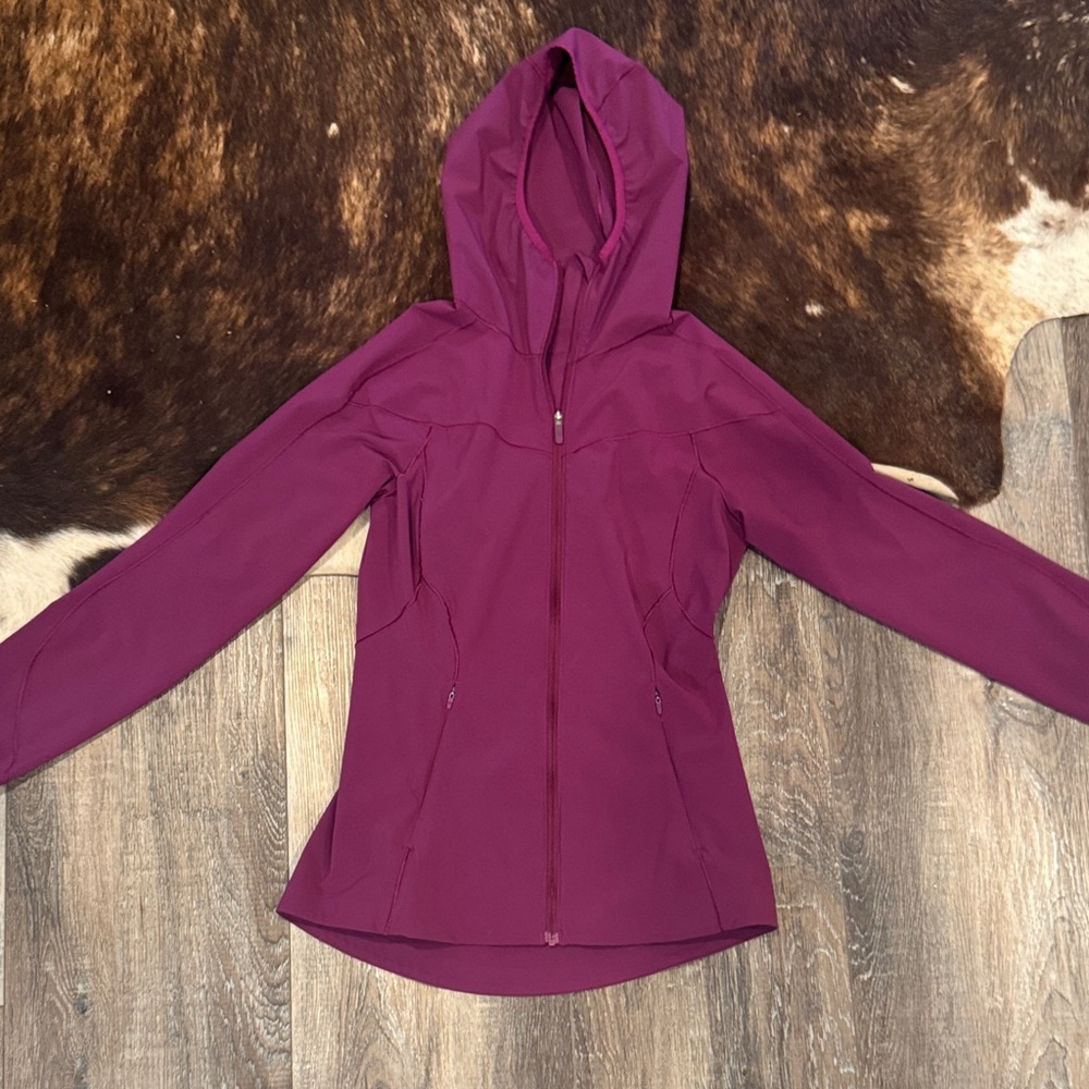 Lululemon mist over windbreaker